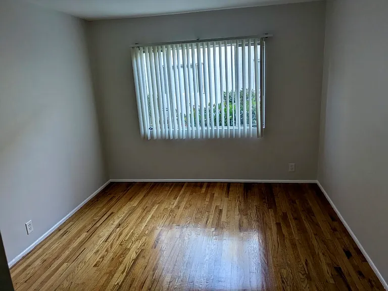 1720 Grevelia St #C — Photo 11