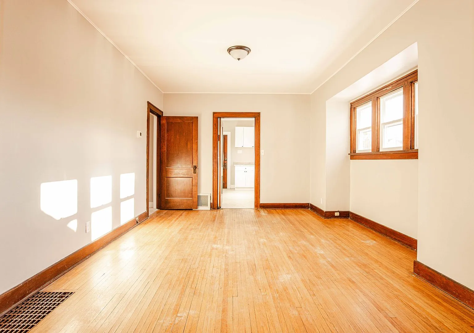 1452 Rollins Ave Rd. — Photo 2