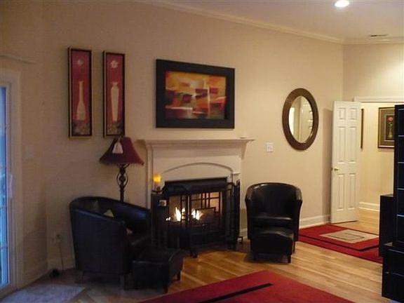 Master Suite Dual Painting/TV