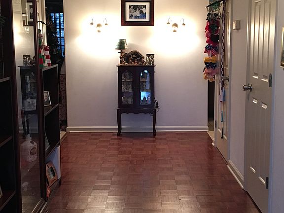 2nd image of 419 Crown Ct
