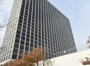 4343 N Clarendon Ave APT 1713, Chicago, IL 60613