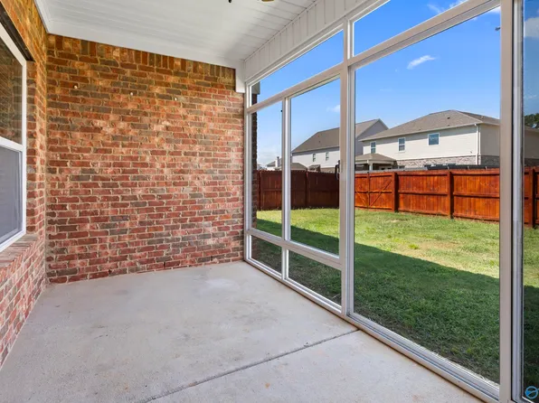 145 Chesire Cove Ln, New Market, AL 35761