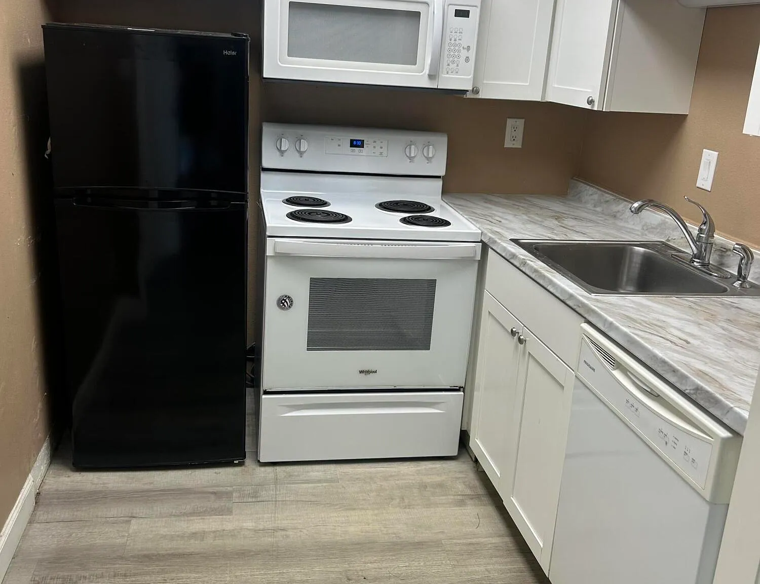 1 bed, 1.0 bath, 600 sqft, $1,300 — Photo 4