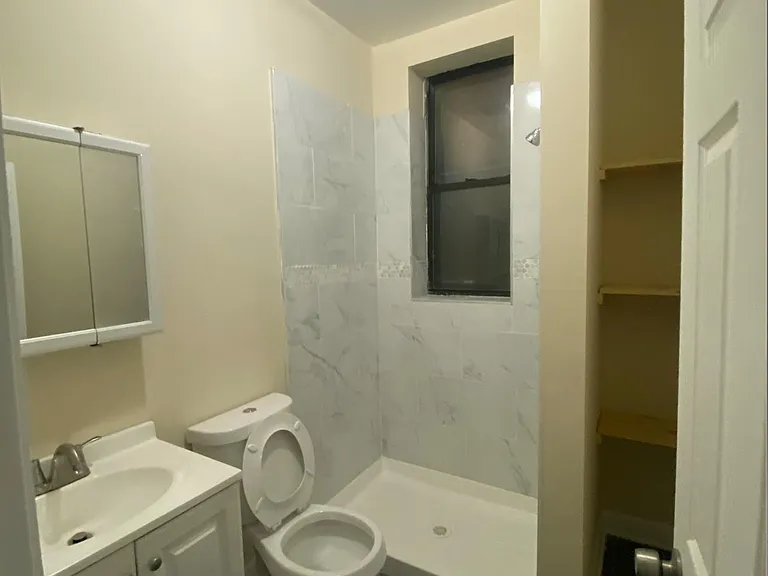 1004 S Oakley Blvd #1F — Photo 6