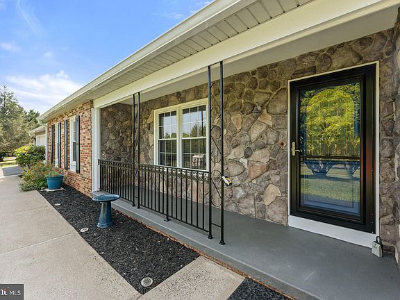 3rd image of 8158 Poplar Grove Dr