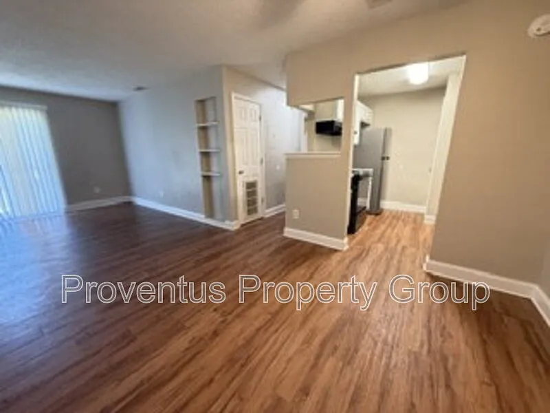 2 bed, 1.0 bath, 937 sqft, $1,200 — Photo 4