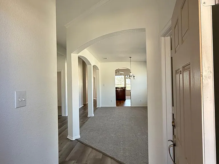 300 Bentson Dr — Photo 2