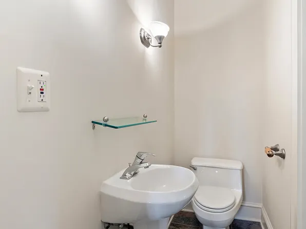 85 W Passaic St, Maywood, NJ 07607