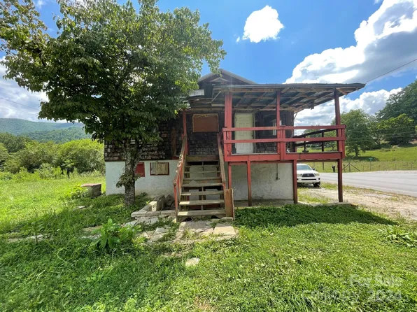 1415 Lake Logan Rd, Canton, NC 28716