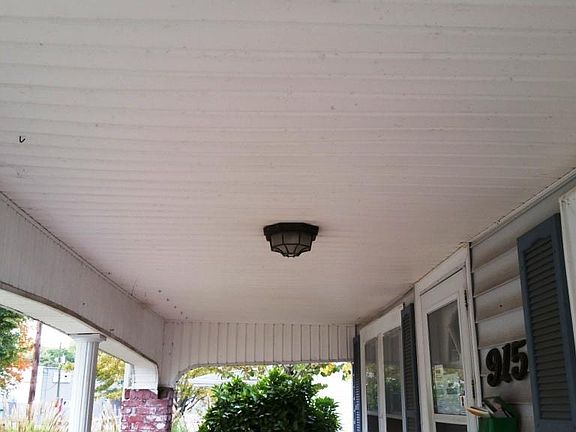 4th image of 915 NE Hiawassee Ave
