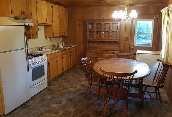 4th image of 305 Pine Ln