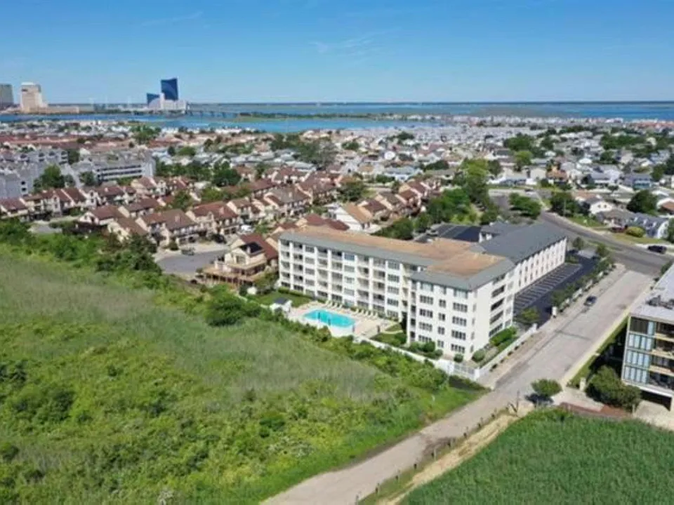 4600 W Brigantine Ave #403