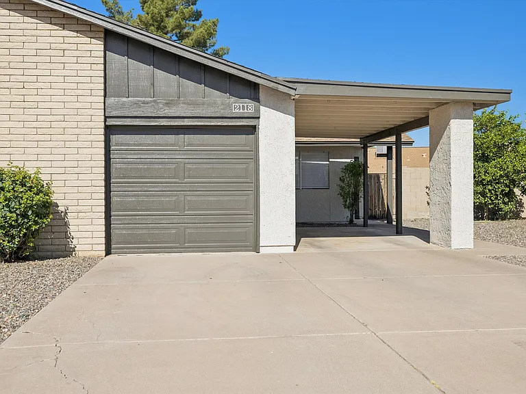2118 S Pine St — Photo 4