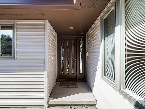 3rd image of 1186 Ridge Crest Dr