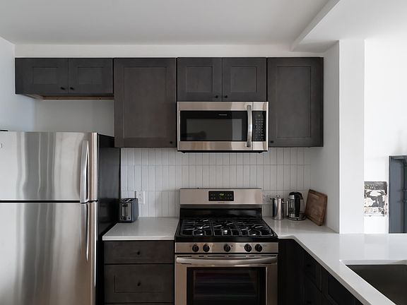 5th image of 129 Montgomery St #1