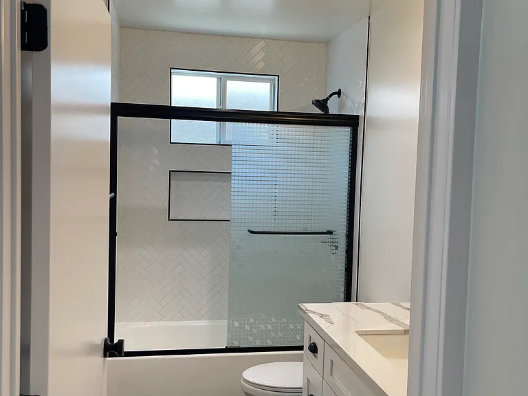 1960 S Sherbourne Dr #3 — Photo 16