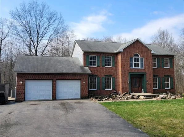 112 W Crossbow Ln, Slippery Rock, PA 16057