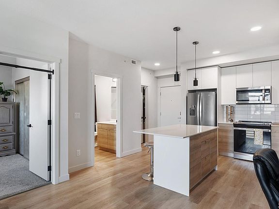 3rd image of 695 Aspen Rd #403