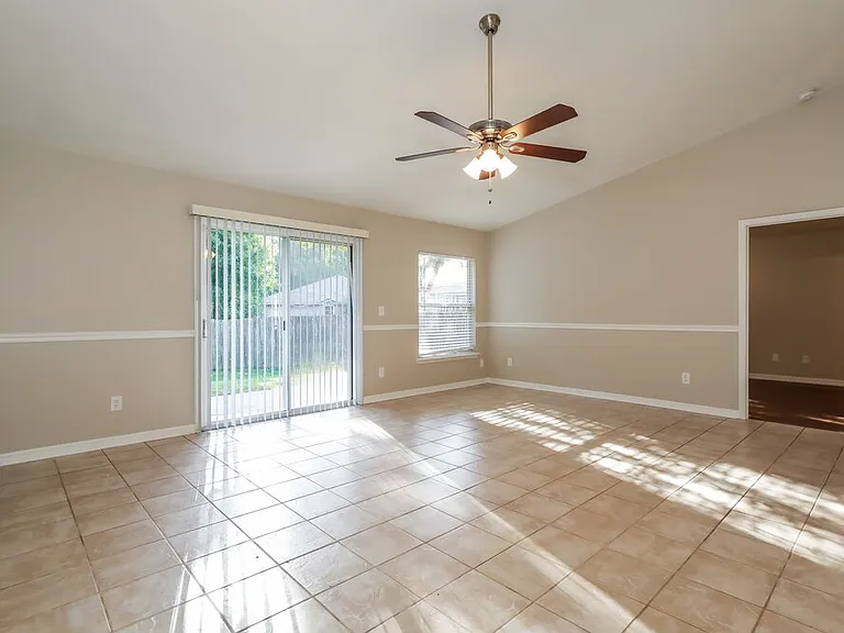 1697 Glen Laurel Dr — Photo 3