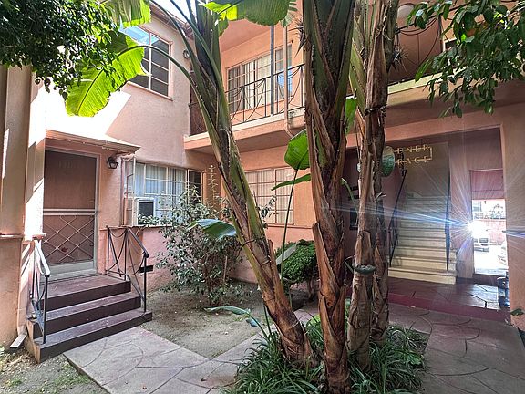 2nd image of 1416 N Gardner St #6