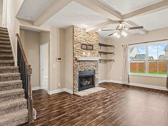 4th image of 928 Talon Hills Dr