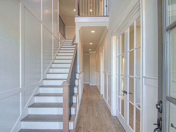 3rd image of 264 Valley Bend Dr