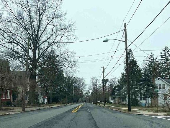 Exterior Neighborhood (street photo)