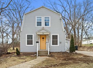 1524 Dodge St, Lake Geneva, WI 53147