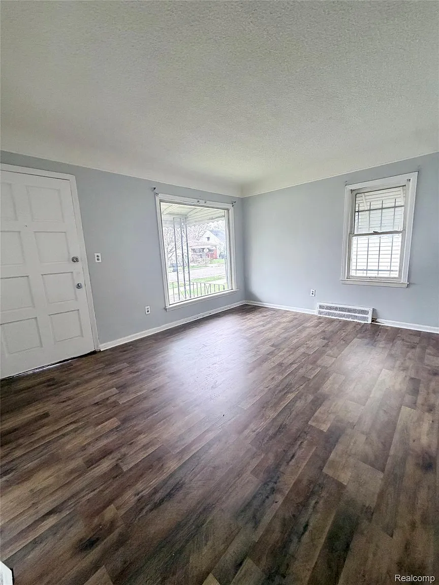 2687 S Deacon St photo 1