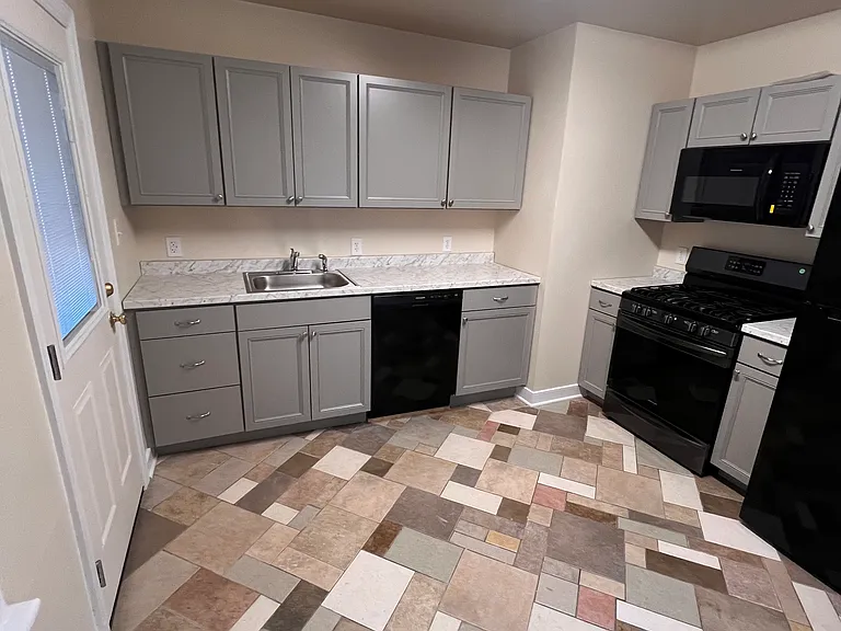 1433 Minefee St — Photo 7