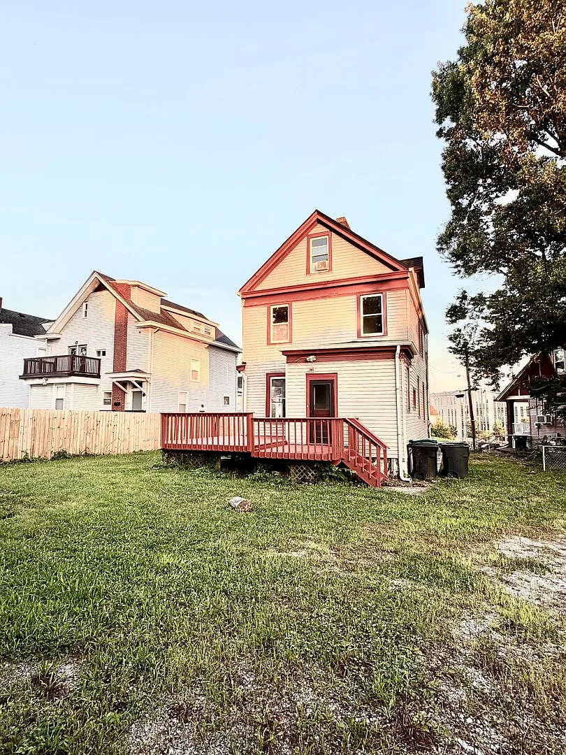 Xavier & UC Students - 2026-2027 School Year - Spacious House with Backyard and Deck! — Photo 2