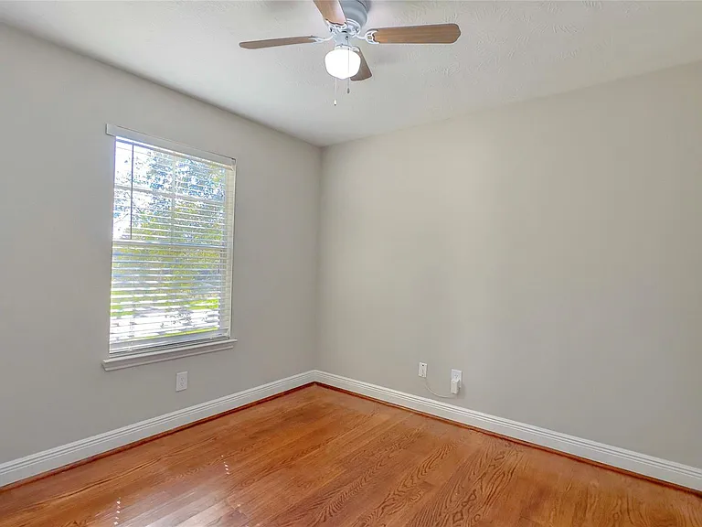 9923 Farrell Dr — Photo 15