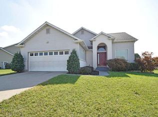 6947 Oak Manor Dr, Middletown, OH 45044