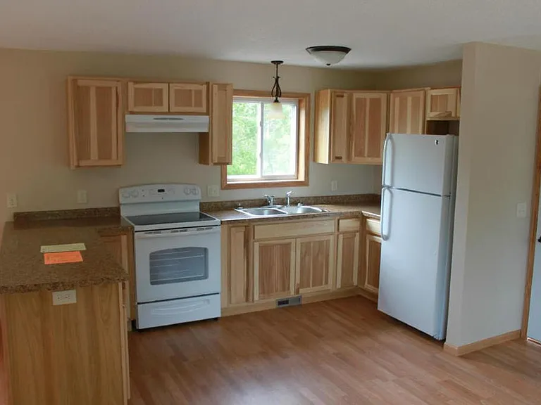 303 Stoner Ave NE — Photo 2
