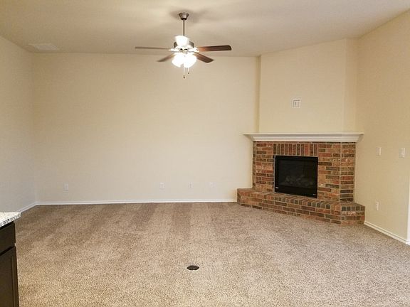 4th image of 1323 Corral Dr
