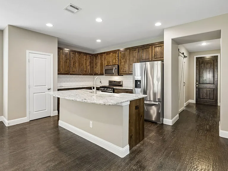 15424 Bluffdale Dr — Photo 6