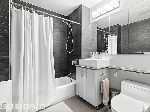 5th image of 5-49 Borden Ave #8K