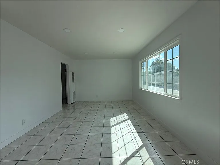 11937 Elliott Ave — Photo 11