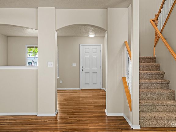 5th image of 3359 N Macon Pl