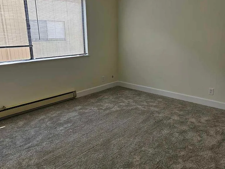 984 Kiely Blvd #B — Photo 4