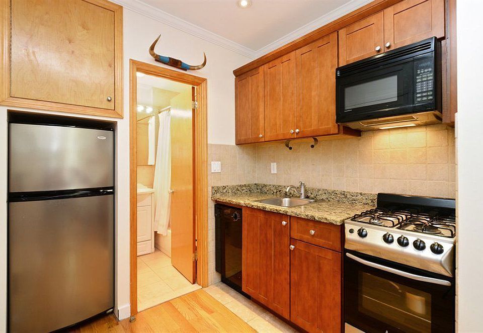 2nd image of 23 Clinton St APT 4D