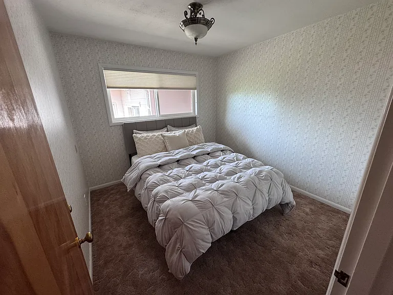 1345 NE 9th St — Photo 3