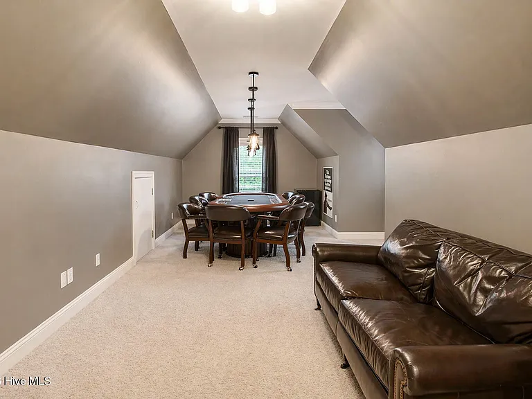 305 Holly Ln — Photo 42