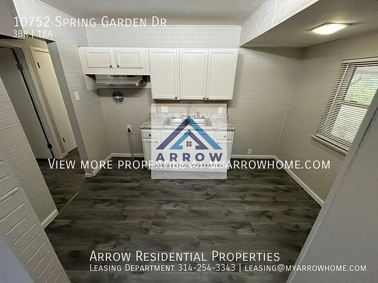 10752 Spring Garden Dr — Photo 3