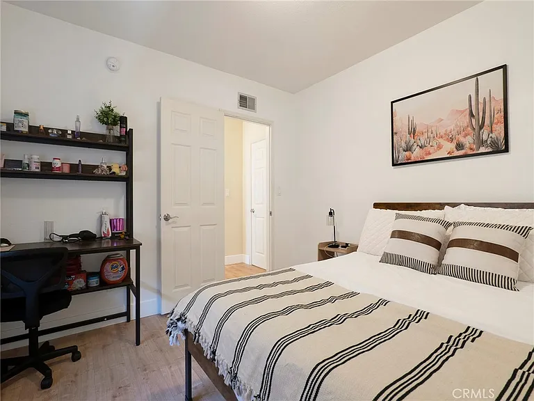 10018 Cozycroft Ave — Photo 22