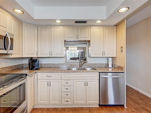 4th image of 2902 Victoria Circle #G4