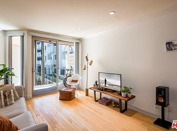 3rd image of 1000 S Westgate Ave APT 215