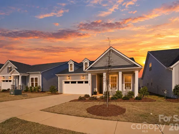 7104 Wayfarer Dr, Charlotte, NC 28269
