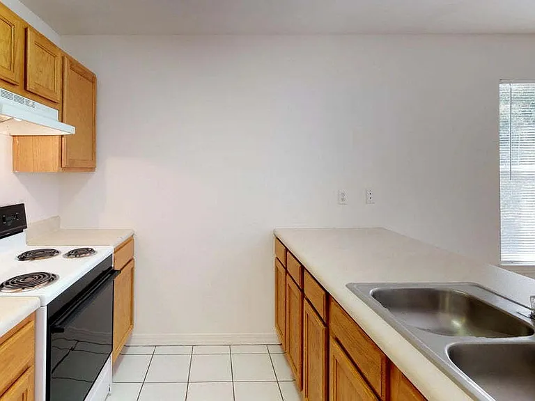 895 Silverwood Dr #3 — Photo 4