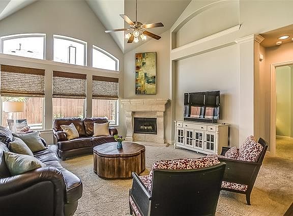 3rd image of 565 Caveson Dr